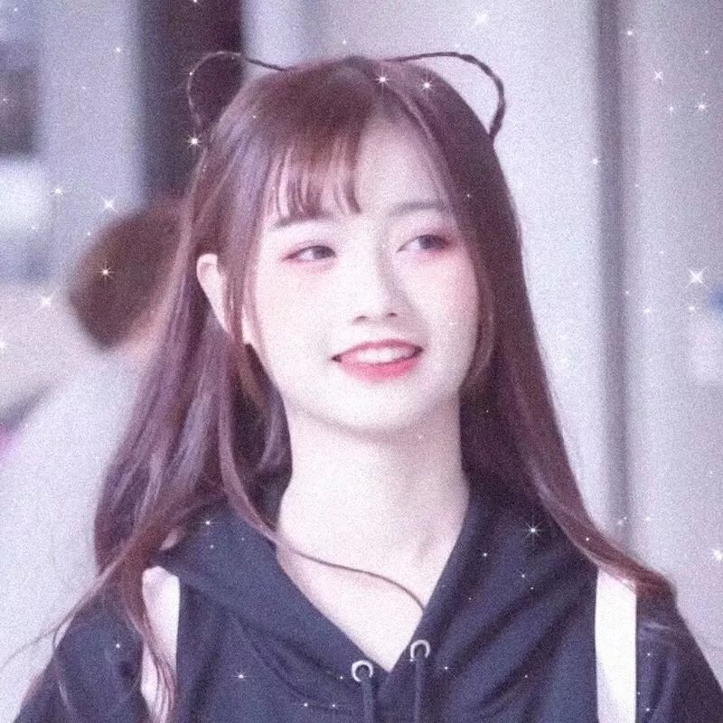 草莓月亮海报